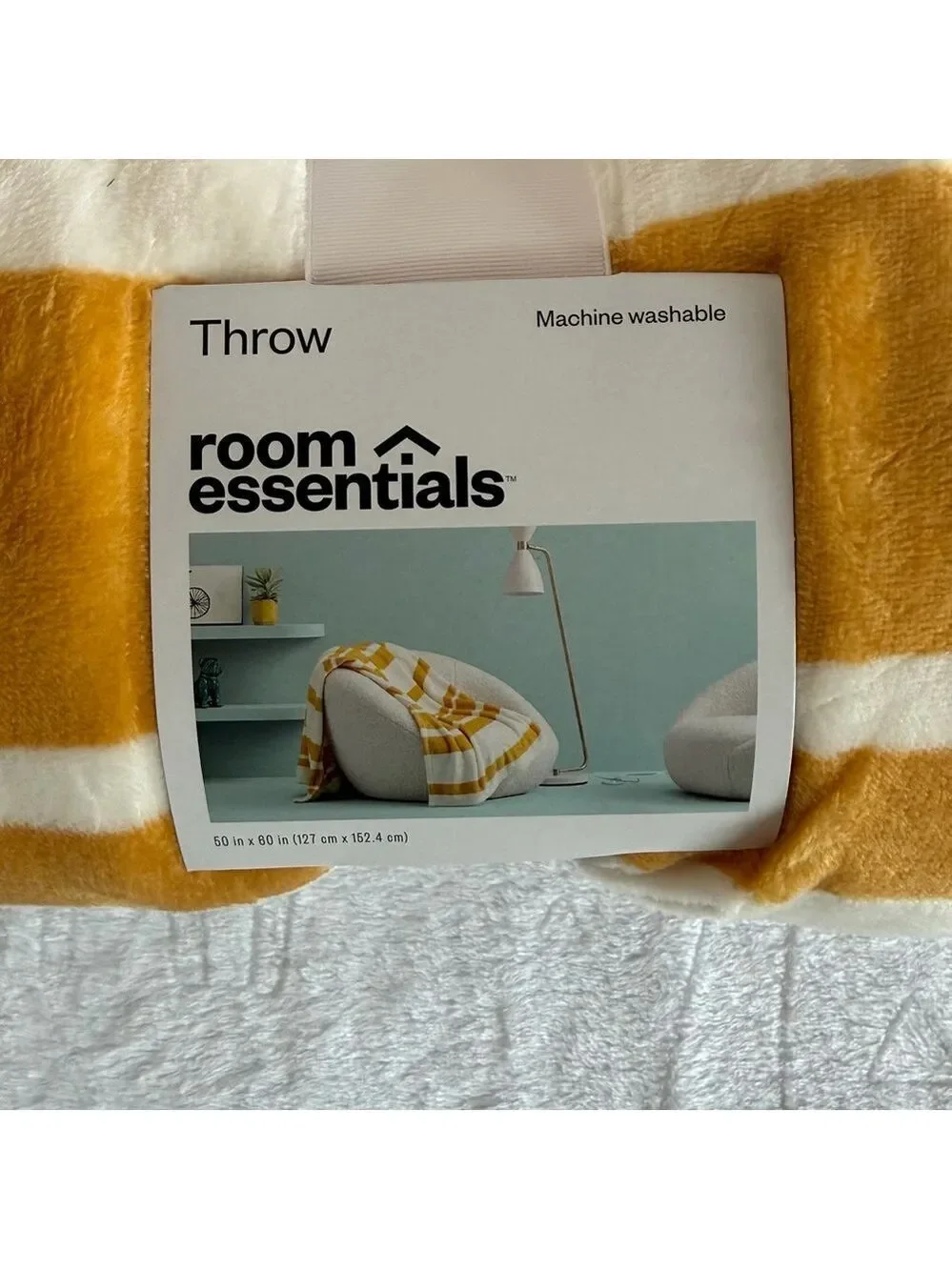 Room Essentials NEW 50 x 60 Plush Throw